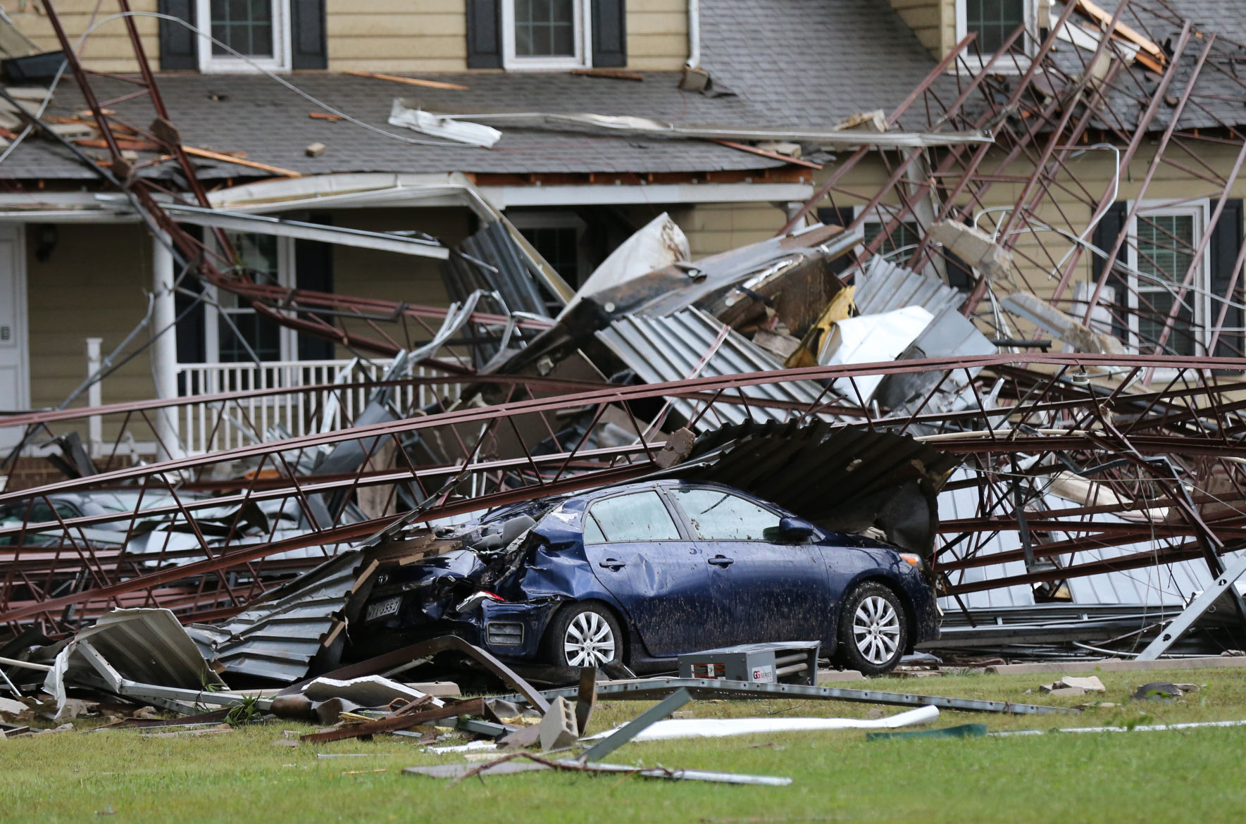 Tornado damages in Chesterfield